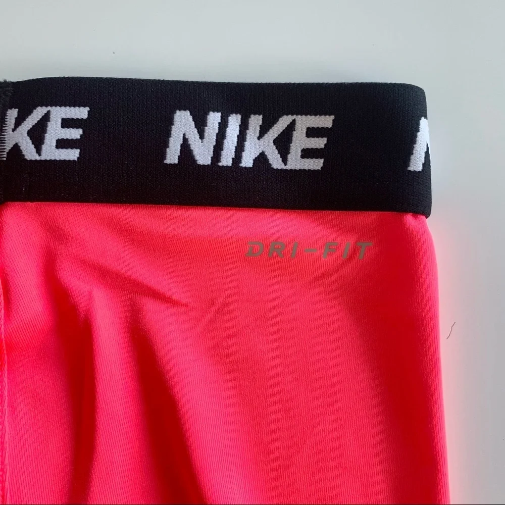 🌸New🌸 Nike Girls stretch Legging Size 5-6Y Hot Pink NWT